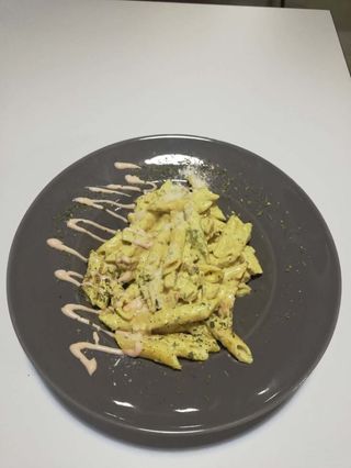 Pasta sa piletinom i curry sosom