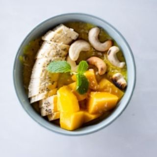 Coconut turmeric oats