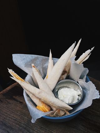 Сирні палички в лаваші