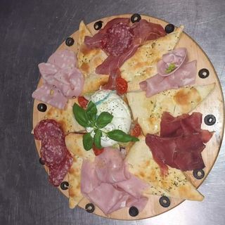 Mozzarella di bufala o burrata (con focaccia)