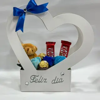 Caixa em forma de coração com Rosas Perfumadas azuis