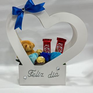 Caixa em forma de coração com Rosas Perfumadas azuis 