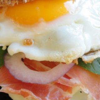 COMPLETO, ATUN Y HUEVO