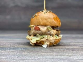 Famous Clasic burger