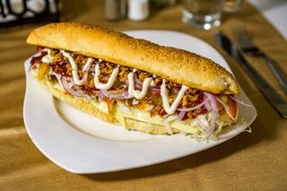 Sandwich cu strips de pui