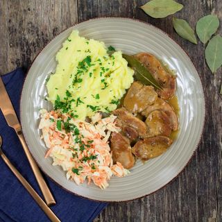 Pieczeń wieprzowa z sosem, ziemniaki, surówka ,zupa