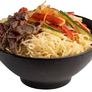Wok de fideos de soja con ternera