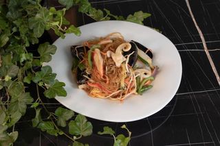 215A Spaghetti di soia in succo con frutti di mare miste