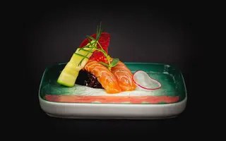A053 - Black nigiri sake 2 pezzi