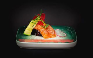 A053 - Black nigiri sake 2 pezzi