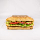 Вегетариански сандвич с домашен хумус