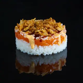 Tartar de arroz con salmón y cebolla