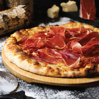 Պիցցա պրոշուտոյով և հավի ֆիլեով