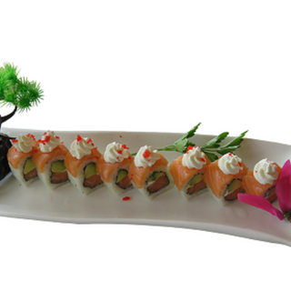 URAMAKI DE SALMON, CREMA DE QUESO Y AGUACATE  8U