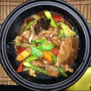 T10. Ternera Con Verduras En Cazuelas