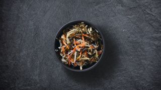 Salata sa povrćem i algama