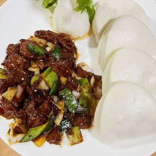 111A. Ternera al estilo mongol con 4 panes