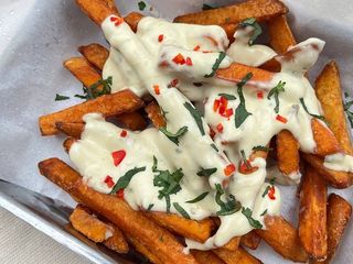 Батат фрі з соусом Blue cheese (235г)