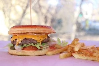 Чийз бургер