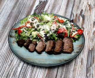 სტეიკ სალათი 