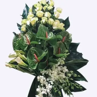  Mazzo copricassa con fiori misti