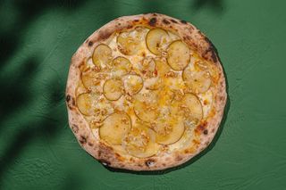 Pere, Gorgonzola Și Nuci Caramelizate