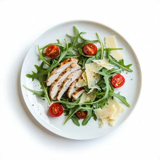 Tagliata di pollo 300gr con rucola, pomodoro e grana