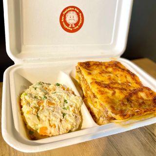 Lasaña maracucha con ensalada cocida