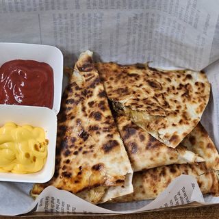 Кесадия с пилешко 