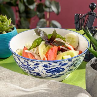 კიტრი პომიდვრის სალათი ნიგვზით