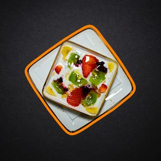 Ovsena kaša sa svežim voćem i medom 300 gr