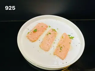 925. Salmone in salamoia 3 pezzi