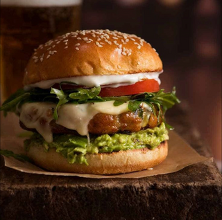 Chicken Burger SI cartofi prajiti