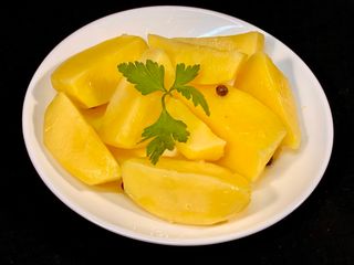 Картопля відварна з маслом та зеленню (150г)