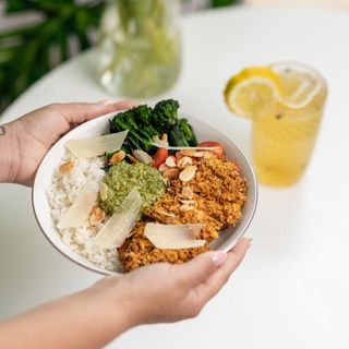 Super taça de frango pesto parm 