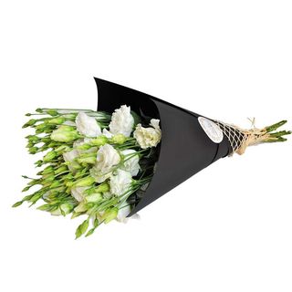 Buchet din 11 eustoma alba decorat in hartie neagra