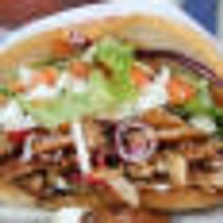 Kebab De Ternera Con Ensalada Y Queso