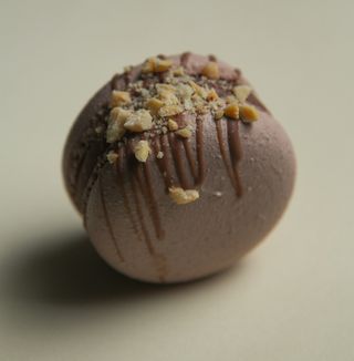 Macaron De Cacahuete Y Caramelo Salado