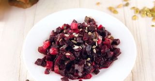 Буряк з солоним огірком (100г)