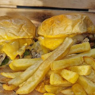 Mini Hamburguesa De Pollo Y Queso (Pequeño)