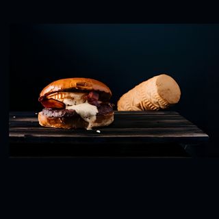 Burger Jędrek pyzdra z oscyBYKIEM