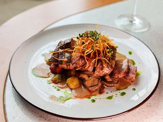 Стейк Нью-Йорк з перцевим соусом Wet Aged (380г)