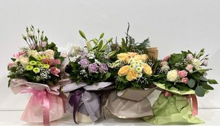 Buket ''standard'' s 5 ruža i cvijeća pastelnih boja 