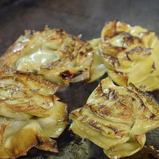 Flor de alcachofa con virutas de jamón ibérico (4 uds.)