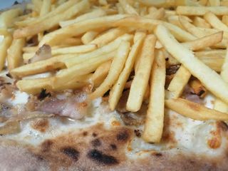 Pizza provola e porchetta a 1 kg