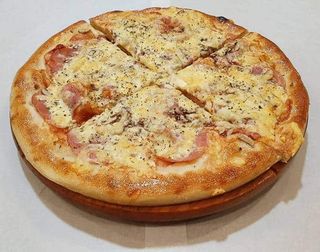 Pizza capricciosa trokut