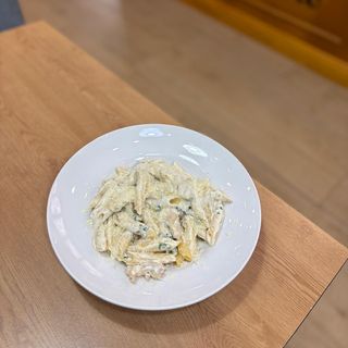 Penne con panna e pollo