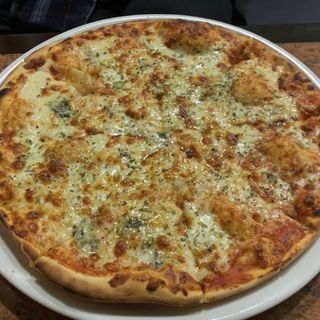 Pizza Cuatro Quesos (28 Cm.)