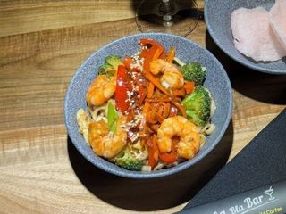 ЛОКШИНА УДОН З  КРЕВЕТКОЮ ТА ТЕРІЯКІ СОУСОМ (310g)