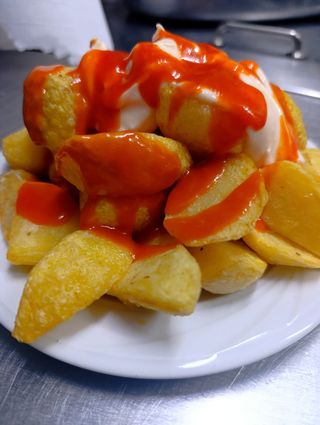 Patatas bravas mixta 